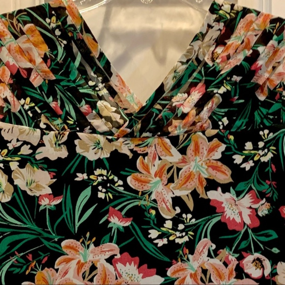 Alfani Black & Green Floral Top 4 - Picture 7 of 8